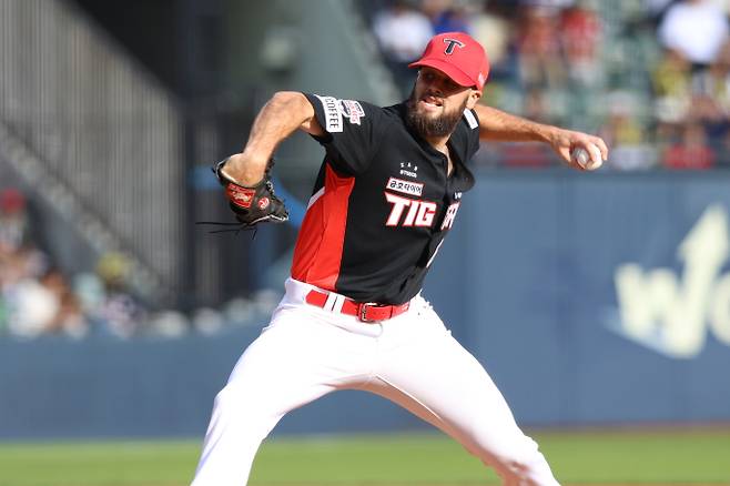 알드레드는 투구시 양 어깨가 위로 올라가는 인버티드W 유형이다. 릴리스 포인트도 낮아 사실상 스리쿼터에 가깝다. KIA 제공