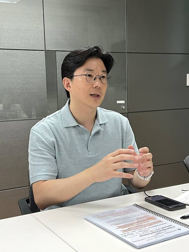 김동완 툴스 포 휴머니티 글로벌 재무 총괄이 20일 블루밍비트와 인터뷰를 진행하고 있다. / 사진=앨리슨 파트너스
