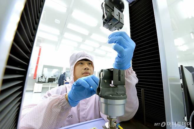 자동차 부품 공장 내부 생산모습.