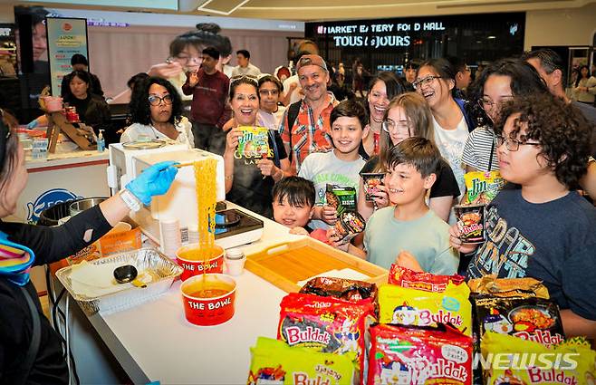 [세종=뉴시스] 농림축산식품부와 한국농수산식품유통공사(aT)는 지난달 29일부터 이달 1일까지 뉴욕에서 열린 '2024 뉴욕 K-푸드 페어'를 성황리에 마무리했다.(사진=농식품부 제공) 2024.06.04. photo@newsis.com