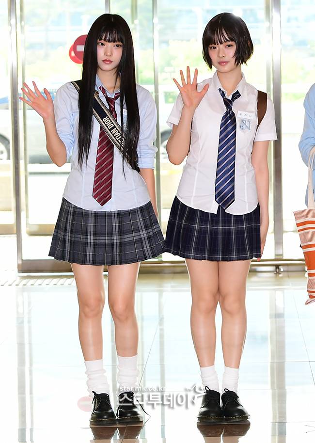 그룹 뉴진스 해인(왼쪽)과 하니. <강영국 기자>