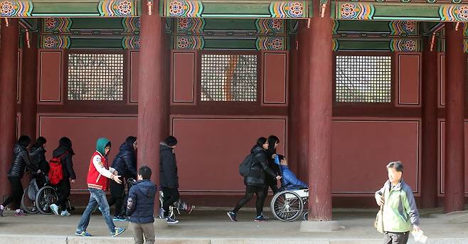 이 책은 서울에 남아 있는 조선의 역사와 문화 공간들을 소개하고, 그곳에 얽힌 이야기를 들려준다.[사진=연합뉴스]