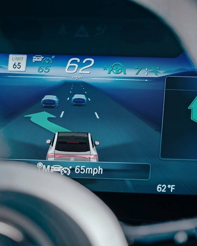 메르세데스-벤츠의 자동 차선 변경(ALC, Automatic Lane Change) 기능 사진=메르세데스-벤츠