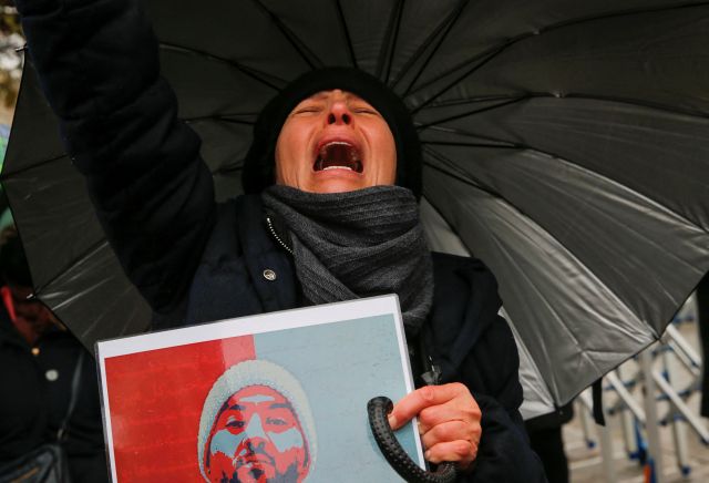 2022년 12월 튀르키예 이스탄불에서 열린 이란 '히잡 의문사 반정부 시위' 연대 집회에서 한 여성 참가자가 울부짖고 있는 모습. 연합뉴스