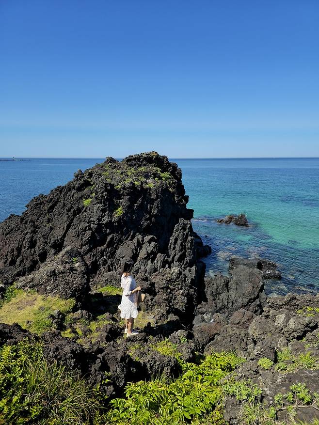 고망난 돌 전망대.