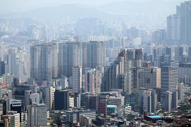 서울 남산에서 바라본 아파트 단지. /뉴스1