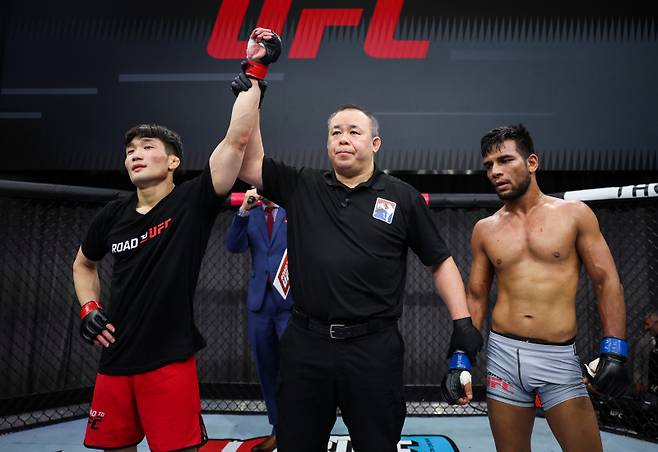 이창호(왼쪽)가 로드 투 UFC 결승전에 나선다. 사진=UFC