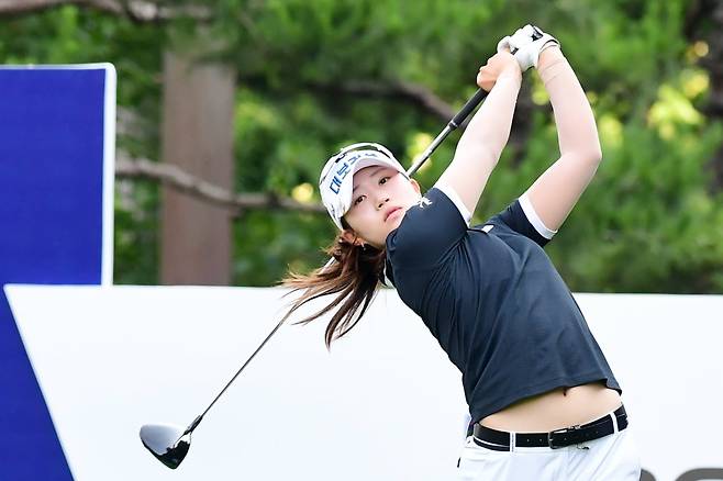 고은혜가 21일 경기 포천시 포천힐스CC에서 열린 한국여자프로골프(KLPGA)투어 ‘BC카드·한경 레이디스컵 2024 2라운드 1번 홀에서 티샷하고 있다. 변성현 한경닷컴 기자
