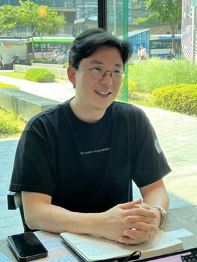 김동완 툴스 포 휴머니티 글로벌 재무 총괄이 지난 21일 이데일리와의 인터뷰에서 말하고 있다(사진=월드코인)