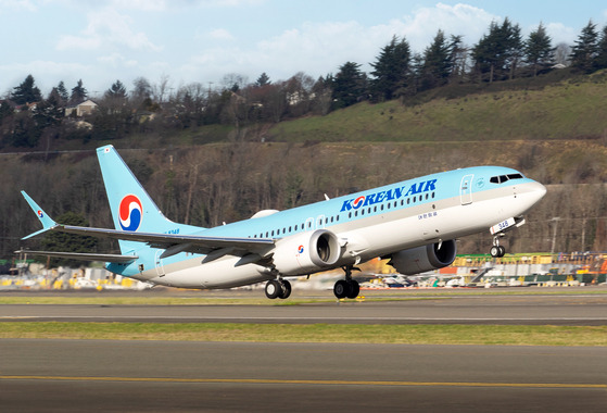 Korean Air Lines' Boeing 737-8 aircraft takes off from a runway [KOREAN AIR LINES]