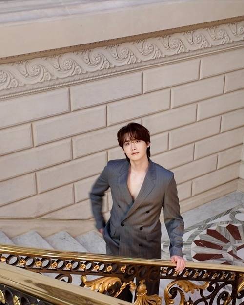 이종석이 다양한 패션 스타일로 눈길을 사로잡았다. 사진=이종석 SNS