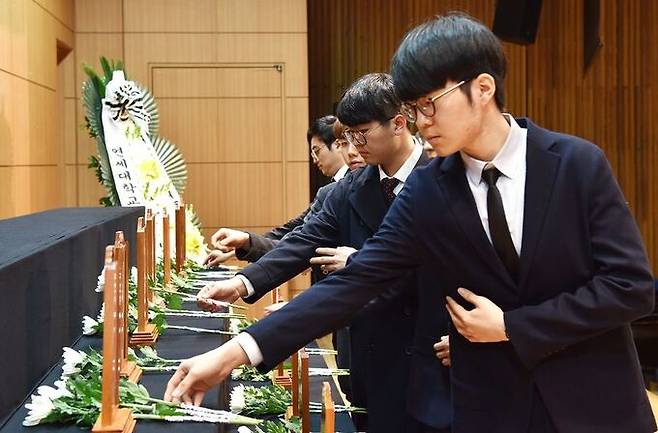 연세대학교 원주의과대학에서 의학교육을 위해 시신을 기증한 분들을 추모하는 예배 장면.  의협신문 제공