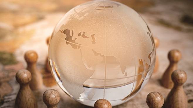 전쟁을 방불케하는 외교에선 피아를 따져선 안 된다.[사진=게티이미지뱅크]&nbsp;