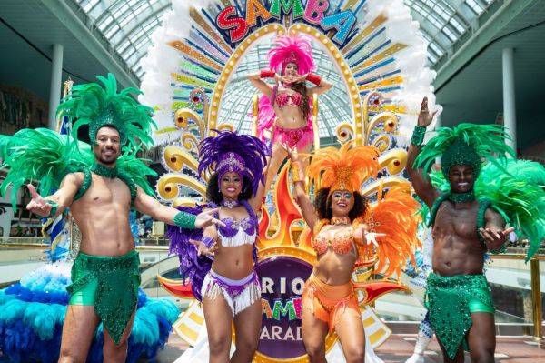 롯데월드 어드벤처 '시티바캉스&삼바' 연기자들[사진제공=롯데월드]