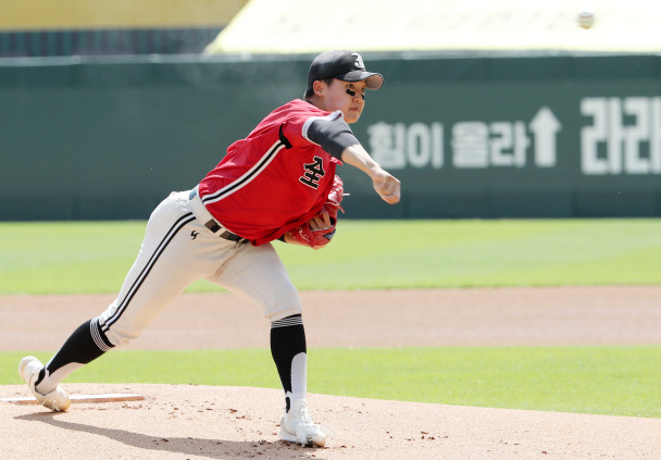 최근 2024 신세계 이마트배 전국고교야구대회 결승에서 투구한 정우주의 모습. SSG 제공