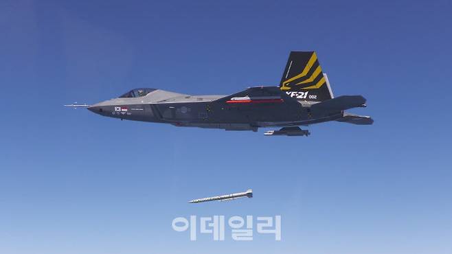 KF-21 시제2호기 공대공미사일 미티어를 무장분리 시험