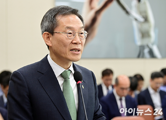 이종호 과학기술정보방송통신부 장관이 25일 오후 서울 여의도 국회에서 열린 과학기술정보방송통신위원회 전체회의에서 현안 보고를 하고 있다. [사진=곽영래 기자]