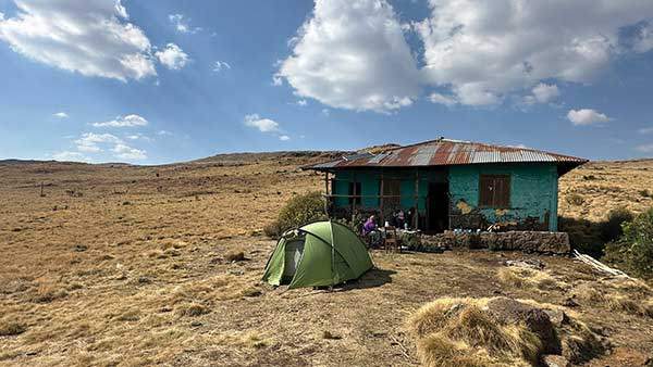 시미엔 트레킹 둘째 날의 캠핑 사이트 기치.