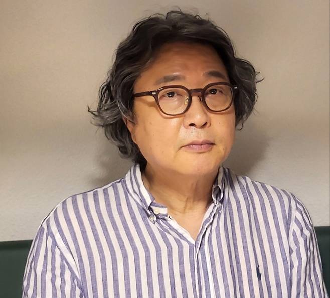 ‘마음 생각’의 저자 정신건강의학전문의&nbsp;곽호순 박사는 아무도 말해&nbsp;주지 않던 마음의 비밀 16가지를 시적인 문장과 편안한 그림으로 소개하고 있다.&nbsp;