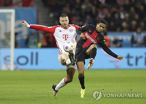 독일 매체 TZ는 바이에른 뮌헨이 이번 여름 기존 중앙 수비수 4명 중 에릭 다이어만 남기고 김민재와 마테이스 더리흐트 그리고 다요 우파메카노를 모두 내보낼 수 있다고 보도했다. 이번 여름 뮌헨이 새로운 센터백 이토 히로키를 영입하면서 김민재도 이적한지 1년 만에 팀을 떠날 가능성이 생겼다. 연합뉴스