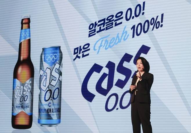 오비맥주 서혜연 내셔널브랜드 총괄 부사장이 26일 열린 오비맥주 카스 ‘2024 파리올림픽’ 파트너십 기념식 행사에서 카스의 올림픽 마케팅 계획을 발표하고 있다.