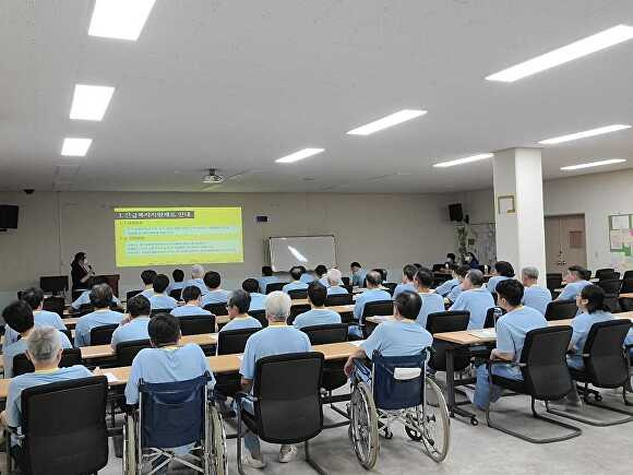 여주교소도에서 출소예정자를 대상으로 사회보장제도 교육을 실시하고 있다. [사진=여주시]