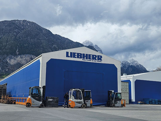 프리미엄 라인 생산에 특화된 오스트리아 린츠(Liebherr-Werk Lienz GmbH)공장