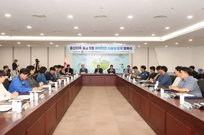 25일 울산 중구 한국동서발전 본사에서  '중소기업 맞춤형 환경관리 멘토링' 발족식이 열렸다. /사진제공=동서발전