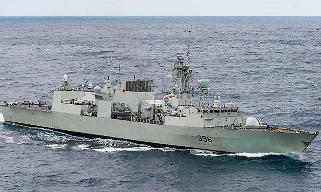 27일 인천항에 입항하는 캐나다 해군 함정&nbsp;HMCS몬트리올함. 주한캐나다대사관 제공