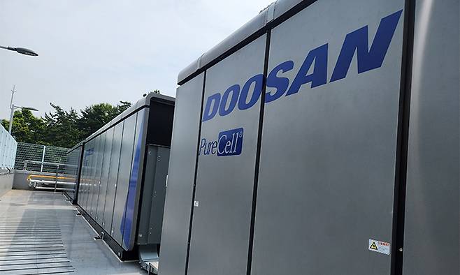 율동열병합발전소 옥상에 설치된 연료전지.