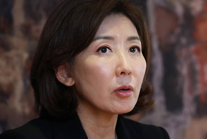 연합뉴스와 인터뷰하는 나경원 의원 (서울=연합뉴스) 신준희 = 국민의힘 7·23 전당대회 대표 선거에 출마한 나경원 의원이 26일 연합뉴스와 인터뷰하고 있다. 2024.6.26