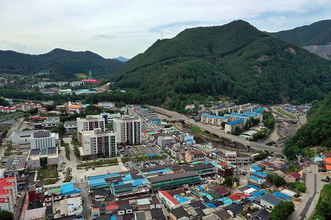 장성광업소 앞 장성동 일대 전경 [촬영 이상학]