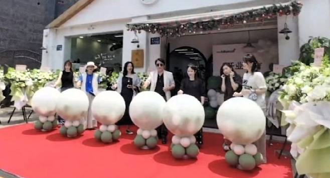 지난 14일 열린 동성제약 풀리메디의 중국 쑤저우 메디컬뷰티케어센터 1호점 오픈식.(사진=동성제약 풀리메디 제공)