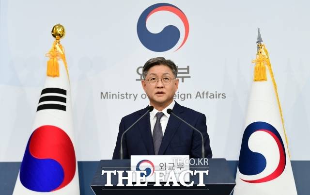 임수석 외교부 대변인은 27일 정부의 대(對)러 압박에 '돌이킬 수 없는 결과를 초래할 수 있다'는 러시아 측 입장을 그대로 인용하며 "돌이킬 수 없는 결과를 초래하지 않도록 러시아 측이 실수하지 말 것을 경고한다"고 밝혔다. /임영무 기자