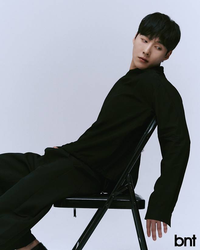 의상은 르마드 제품.