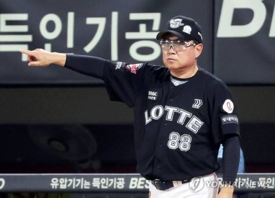 롯데 김태형 감독