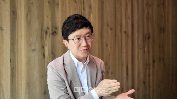 ▲ 다큐 '딥 크리미널'의 감독인 이윤석 JTBC 기자가 미디어오늘과 서울 마포구 상암동 JTBC 사옥에서 인터뷰하고 있다. 사진=박재령 기자.