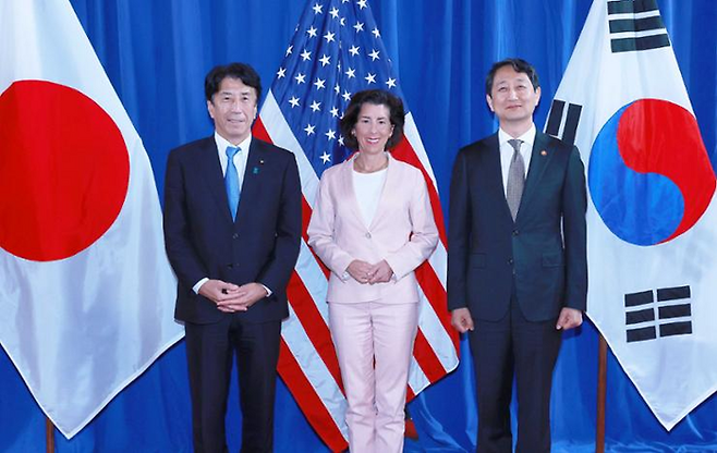 (From right) S. Korean Industry Minister Ahn Duk-geun, U.S. Commerce Secretary Gina Raimondo and Japanese Industry Minister Ken Saito pose for a photo before the three contries’ inaugural commerce-industry ministerial meeting in Washington on June 26, 2024. [Photo provided by the Ministry of Trade, Industry and Energy]