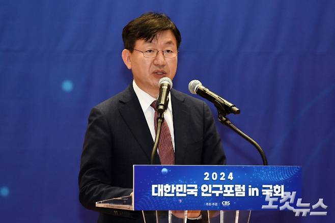 지난 26일 서울 여의도 국회 의원회관에서 열린 CBS주최 2024 대한민국 인구포럼에서 성태윤 정책실장이 축사를 하는 모습. 윤창원 기자