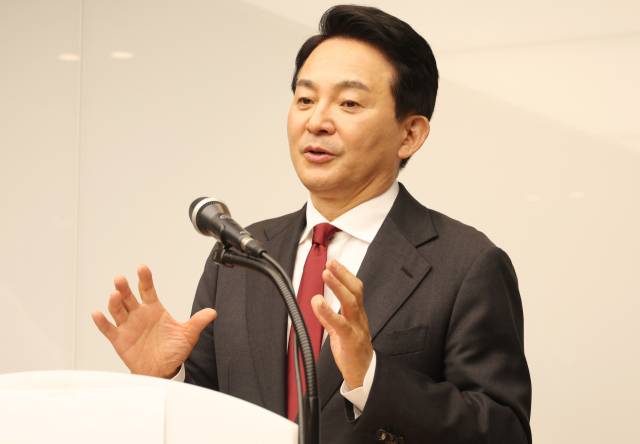 ▲원희룡 전 국토교통부 장관이 26일 대구시 산격청사에서 홍준표 대구시장을 만난 뒤 기자들의 질문에 답하고 있다. ⓒ연합뉴스