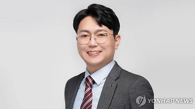 박정현 교총 신임 회장(2024.6.20) (서울=연합뉴스) 서혜림 기자 = 제39대 한국교원단체총연합회장에 20일 역대 최연소로 당선된 박정현 신임 회장.  2024.6.21
    [교총 제공. 재판매 및 DB 금지]