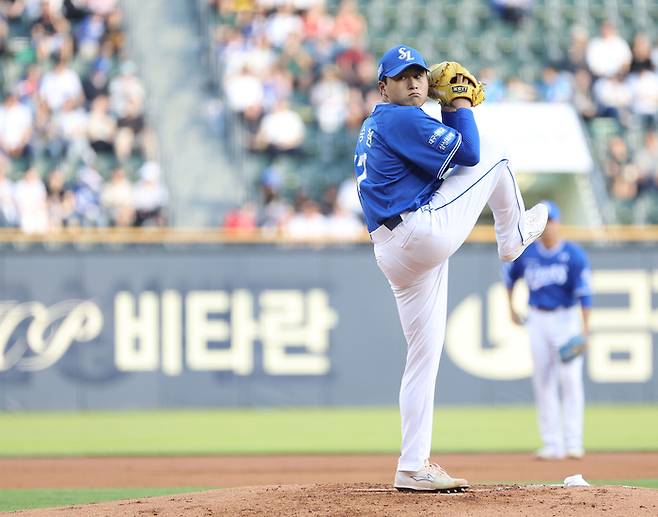 삼성 선발 이승현이 27일 잠실 LG전에서 호투하고 있다. 사진 | 잠실=연합뉴스