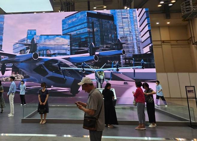 28일 부산 벡스코에서 열린 ‘2024 부산모빌리티쇼’의 현대차 부스에 전시된 도심항공교통(UAM) 전시물. ⓒ데일리안 정진주 기자
