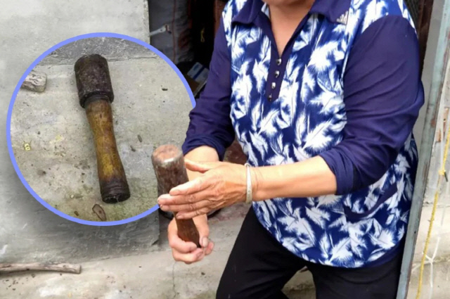 중국의 한 90대 할머니가 망치로 오해한 막대수류탄[SCMP 캡쳐]