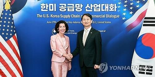 안덕근 산업통상자원부 장관이 27일(현지시간) 미국 워싱턴 DC 한 호텔에서 열린 한미 공급망 산업대화에 참석해 있다./연합뉴스