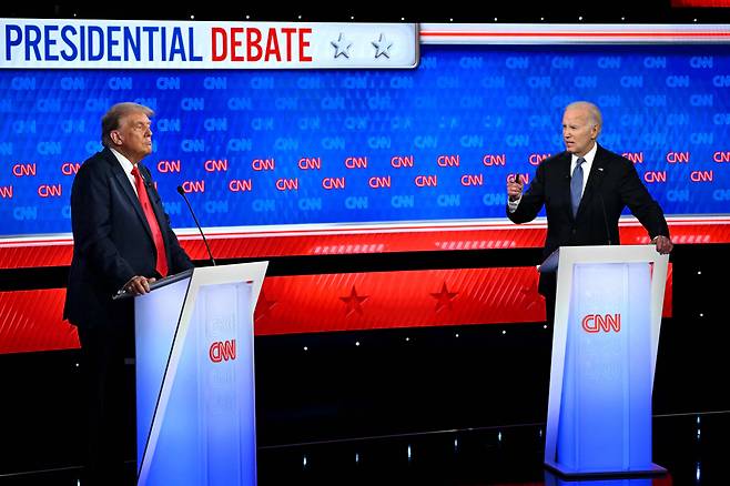 US President Joe Biden (right) and former US President Donald Trump participate in the first presidential debate of the 2024 election at CNN’s studios in Atlanta, Georgia, Thursday. (Yonhap-AFP)