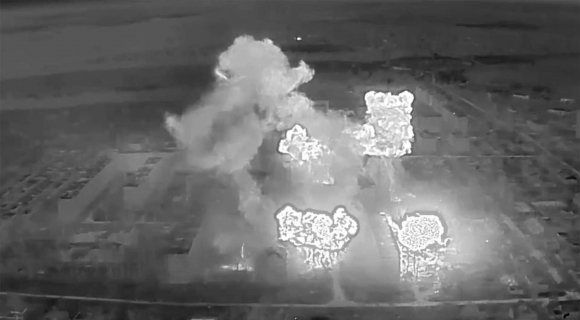 러시아군이 도네츠크주(州) 차시우야르 마을에 열압력탄을 발사해 건물을 통째로 날리는 등 마을 전체를 초토화로 만들었다