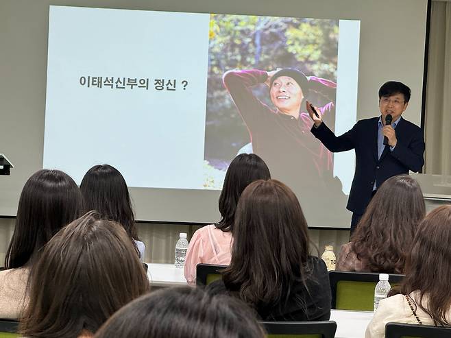 남도에 부는 이태석 열풍..'부활' 구수환 감독 "해남 새내기 교사들 이태석 신부를 만났다"