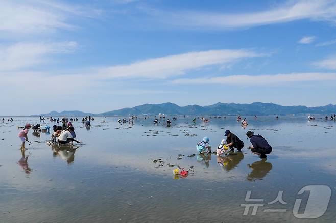 만돌마을 앞 고창갯벌은 광활하다(한국관광공사 제공)