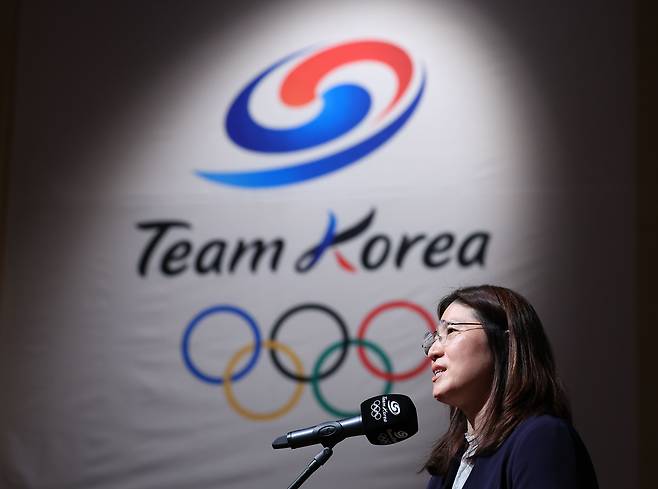 장미란 문체부 2차관이 파리 올림픽 개막을 100일 앞둔 지난 4월 17일 충북 진천선수촌에서 국가대표들을 격려하고 있다. /연합뉴스